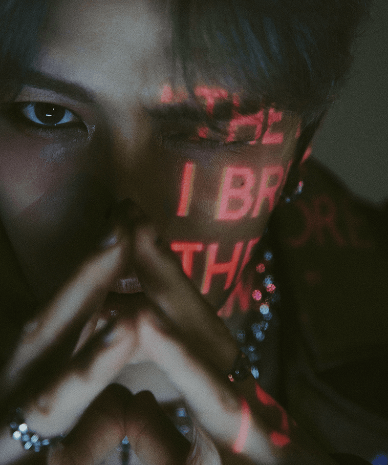 KIM JAEJOONG - [Beauty in Chaos] (Collapse ver., Fractured ver.) (Set of 2) - Album Kpop, visuel sombre avec mains et texte.