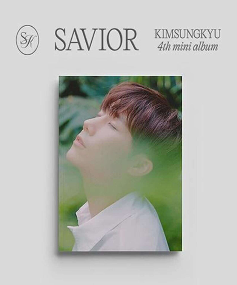 KIM SUNGGYU - 4th Album [SAVIOR] (S Ver.) - Album Kpop, pochette avec portrait sur fond vert, style studio fan
