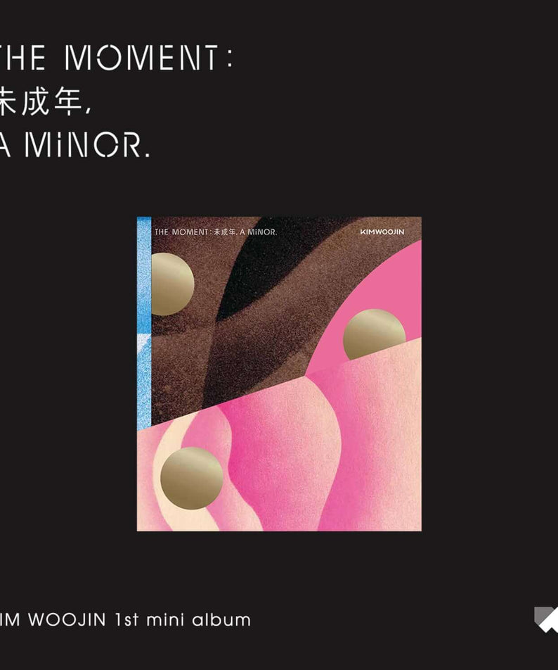 KIM WOOJIN - [The moment : 未成年, a minor.] (Version C) - Album Kpop, couverture abstraite rose et or sur fond noir
