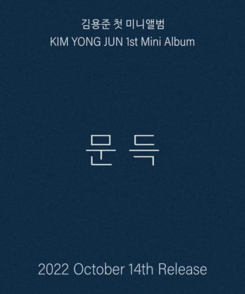 KIM YONG-JUN - 1st - Album Kpop, couverture bleu marine avec texte coréen et release 2022, style mini album