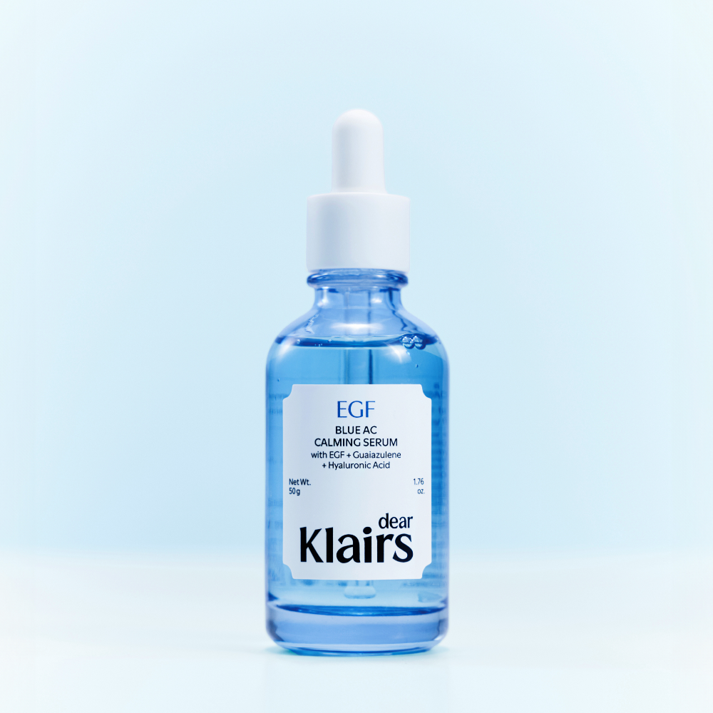 KLAIRS EGF Blue AC Soothing Serum 50g, flacon bleu de la marque KLAIRS sur fond clair, sérum apaisant