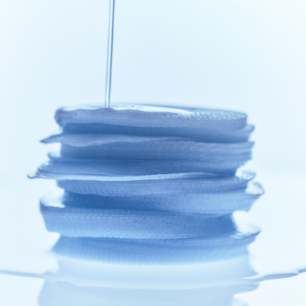 KLAIRS EGF Blue Calming Toner Pads 60 Pads, marque KLAIRS : photo en gros plan de disques bleus apaisants