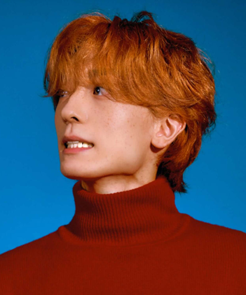 KVSH - [Open Ending] - Album Kpop : portrait du chanteur en pull bordeaux sur fond bleu, ambiance pop coréenne