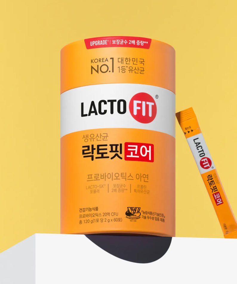 LACTO-FIT Probiotics Core 60 Sticks LACTO-FIT, pack orange et bâtonnets probiotiques sur fond jaune en studio.
