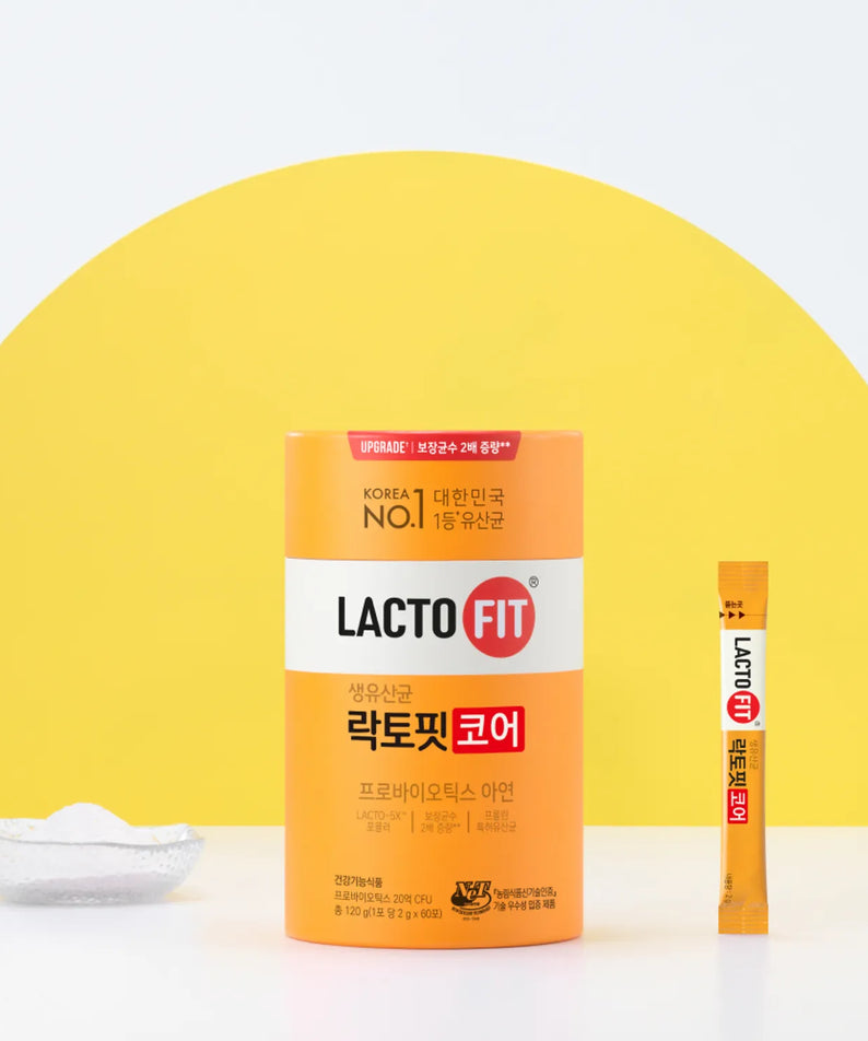 LACTO-FIT Probiotics Core 60 Sticks de LACTO FIT, visuel pack et sachet, fond jaune, contexte bien-être.