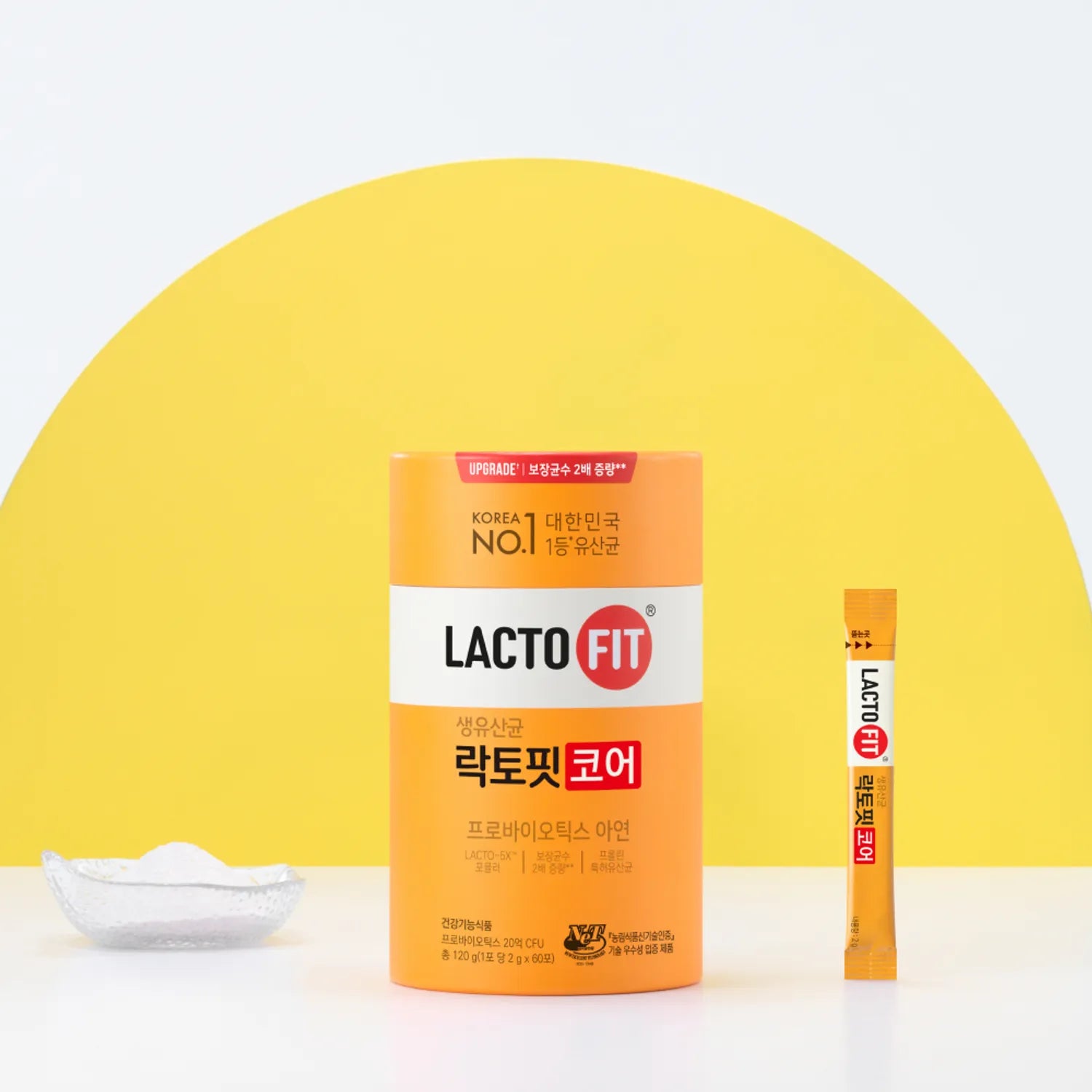 LACTO-FIT Probiotics Core 60 Sticks de LACTO FIT, visuel pack et sachet, fond jaune, contexte bien-être.