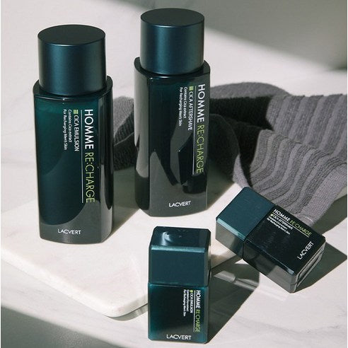 LACVERT Homme Recharge Cica Afer Shave 185ml : après-rasage en flacon bleu sur table, produits en contexte beauté homme.