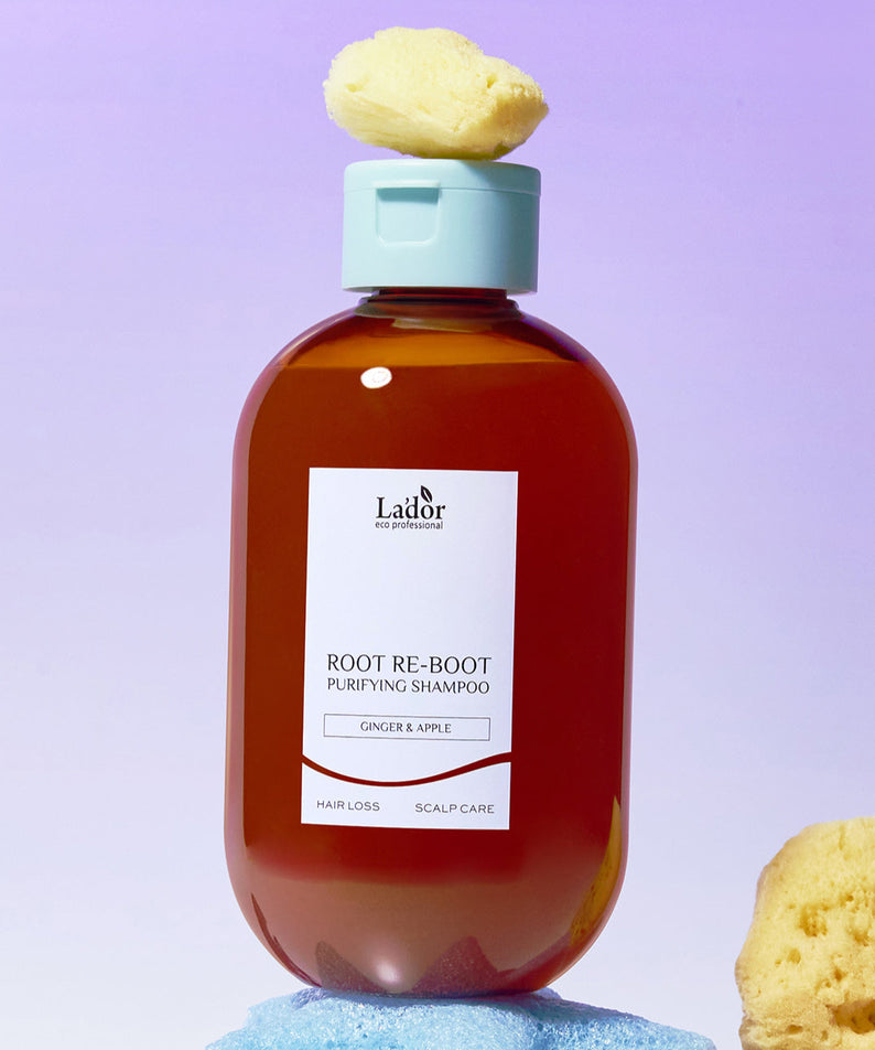 LADOR Root Reboot Custom Hair Loss Shampoo 4 Types, bouteille Lador sur fond violet, mousse et éponge, visuel produit