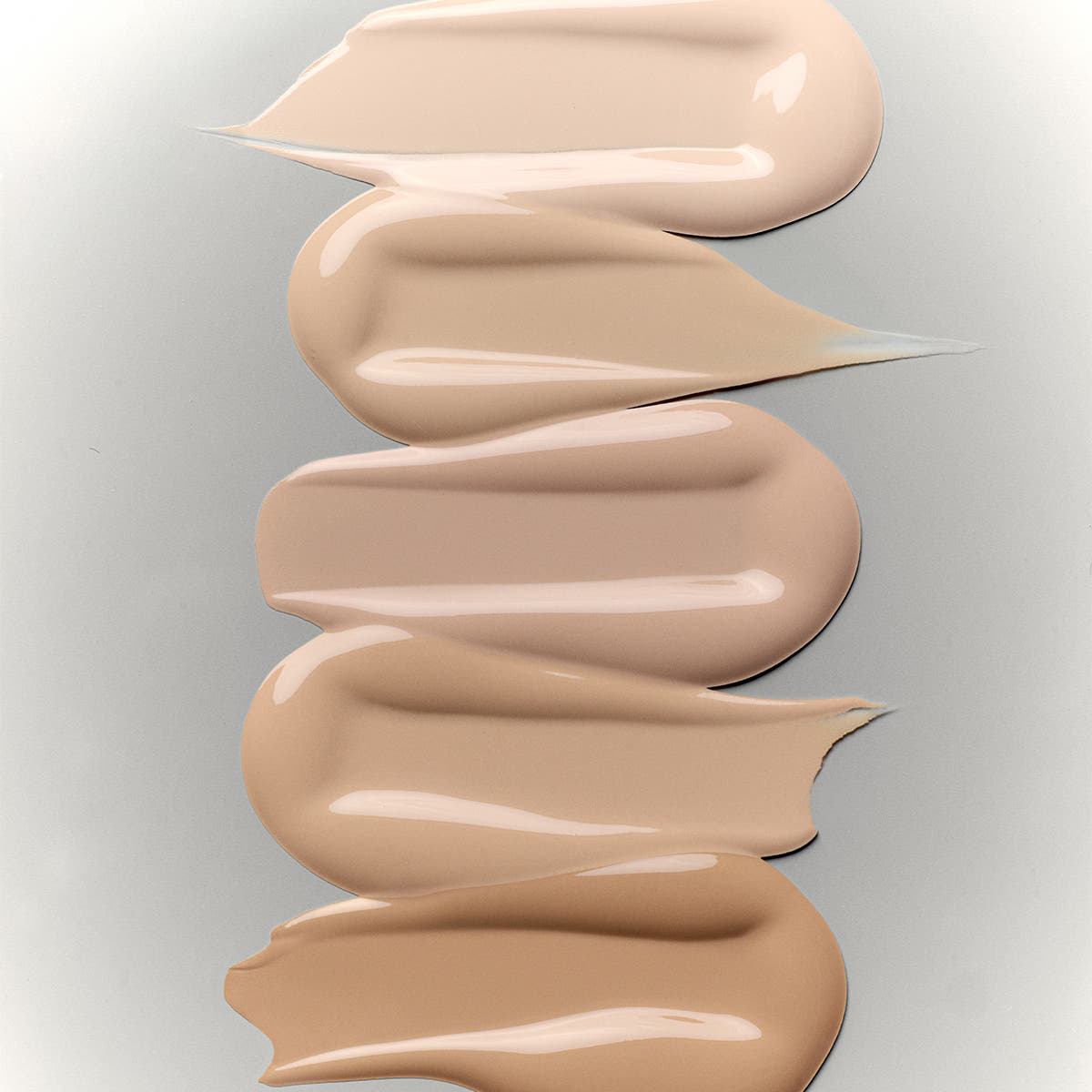LAKA Bonding Cover Cushion de la marque LAKA, texture crème beige lignée sur fond clair, rendu produit.