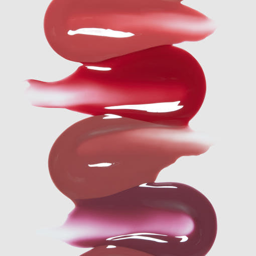LAKA Fruity Lip Glossionner de la marque LAKA, gros plan sur un gloss rouge brillant sur fond clair.