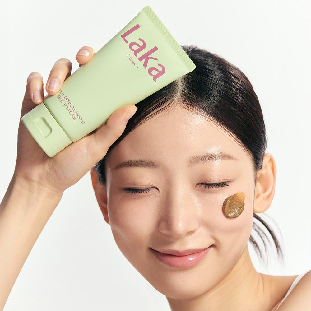 LAKA Melty Deep Cleansing Pack-to-Foam 120ml : marque LAKA sur tube vert, femme en soin visage, mousse
