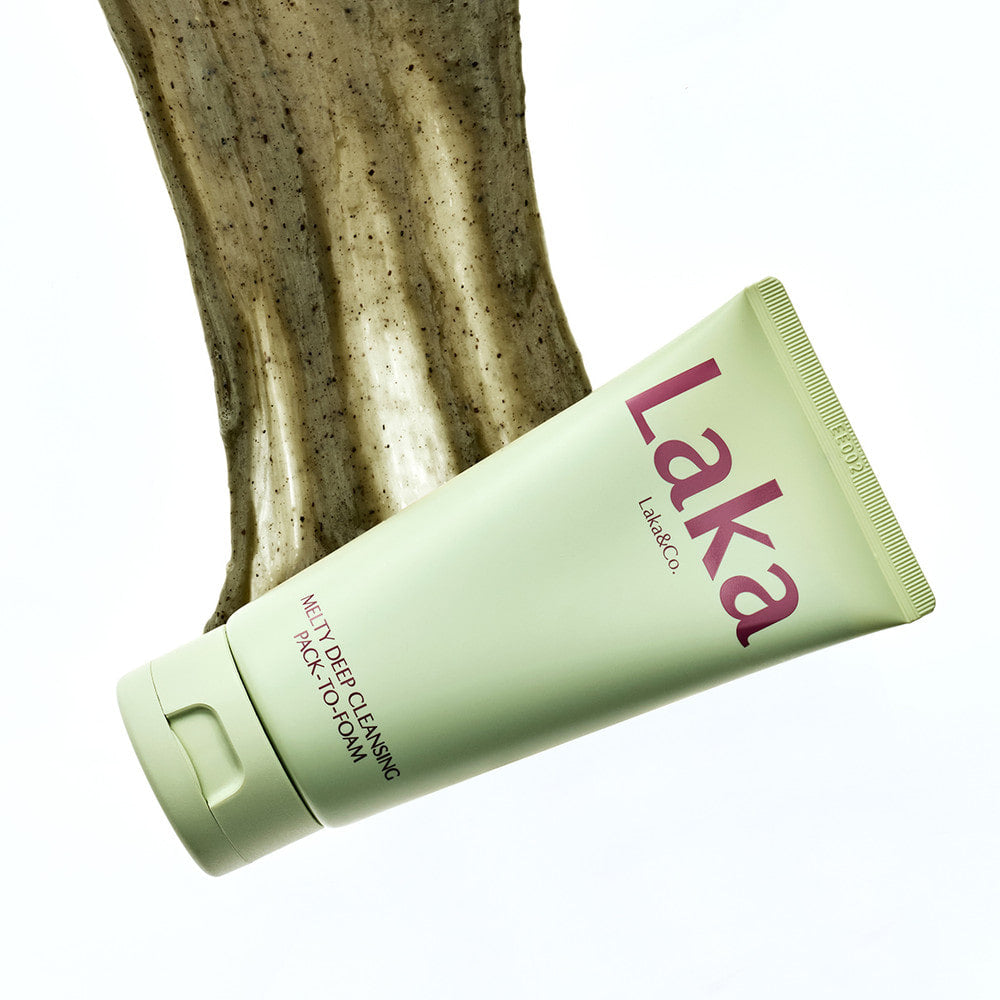 LAKA Melty Deep Cleansing Pack-to-Foam 120ml de la marque LAKA, tube crème sur fond blanc avec particules vertes.