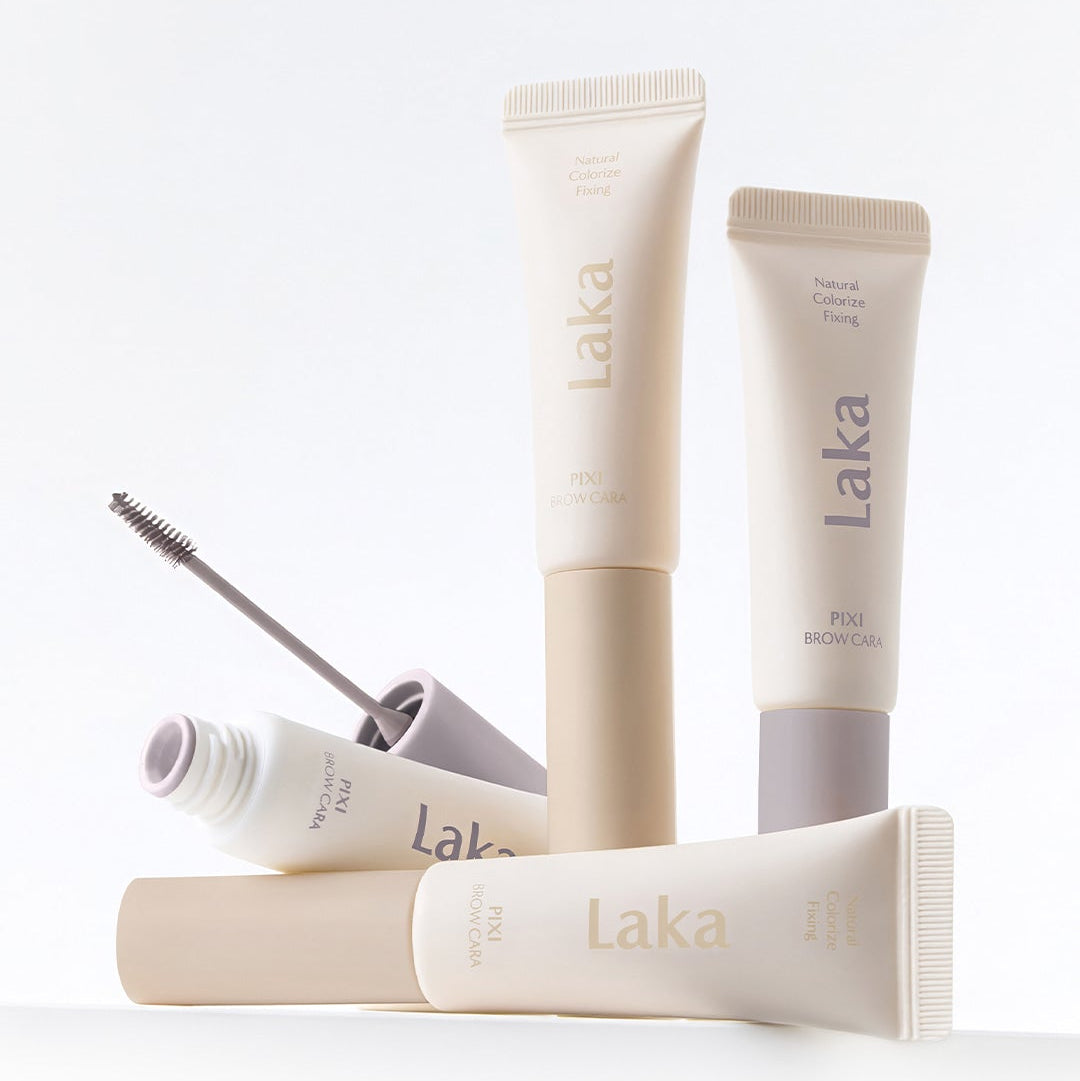 Décris l'image en français : LAKA Pixi Brow Cara 8g de la marque Laka, tubes crème et brosse sur fond clair.