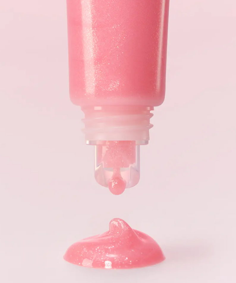 Décris l'image en français : LANEIGE Lip Glowy Balm (Milky Way/Pink Supernova) 10g, baume rose brillant en contexte studio