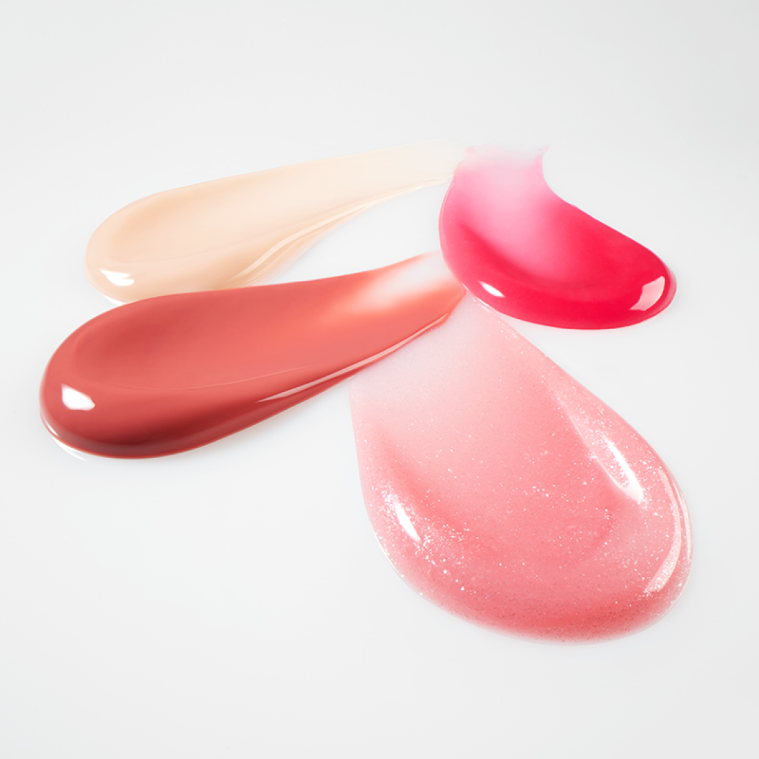Décris l'image en français en mentionnant le produit, la marque et le contexte visuel: LANEIGE Lip Glowy Balm (Milky Way/Pink Supernova) 10g, baume brillant rose.