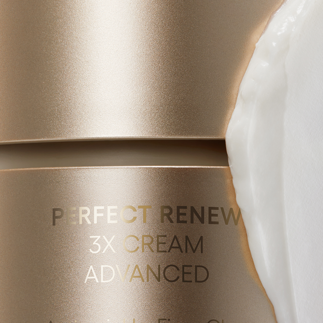 Décris l’image en français : LANEIGE Perfect Renew 3X Cream Advanced 50ml, pot crème beige, gros plan texture.