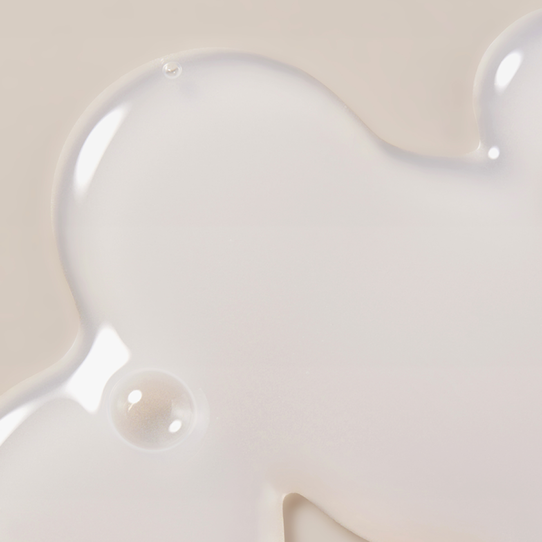 LANEIGE Perfect Renew 3X Skin Refiner Advanced 150ml, flacon sur fond crème, texture lisse et contexte spa.