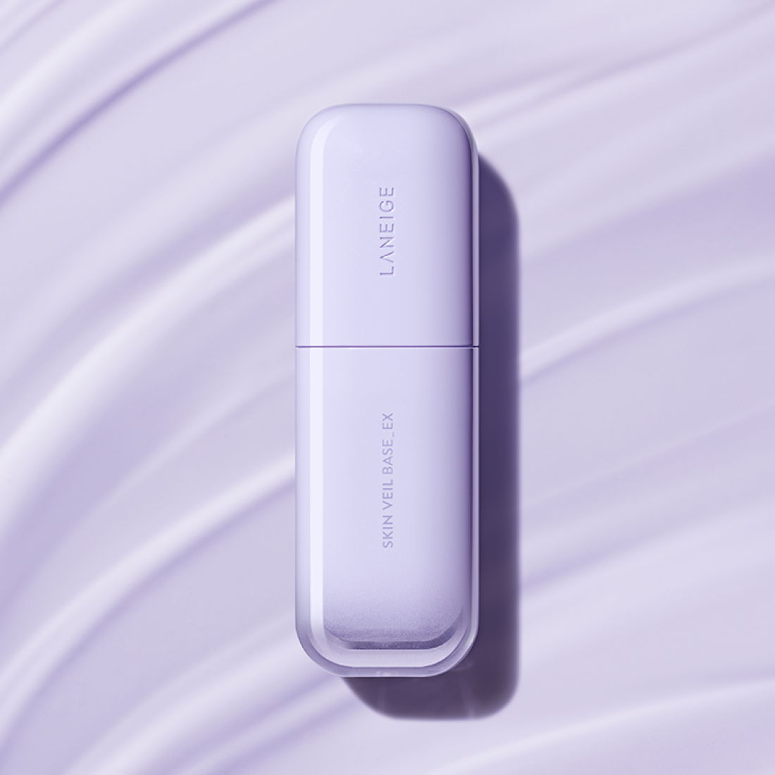 LANEIGE Skin Veil Base SPF28/PA++ 30ml de la marque LANEIGE sur fond pastel violet, pack produit maquillage skincare