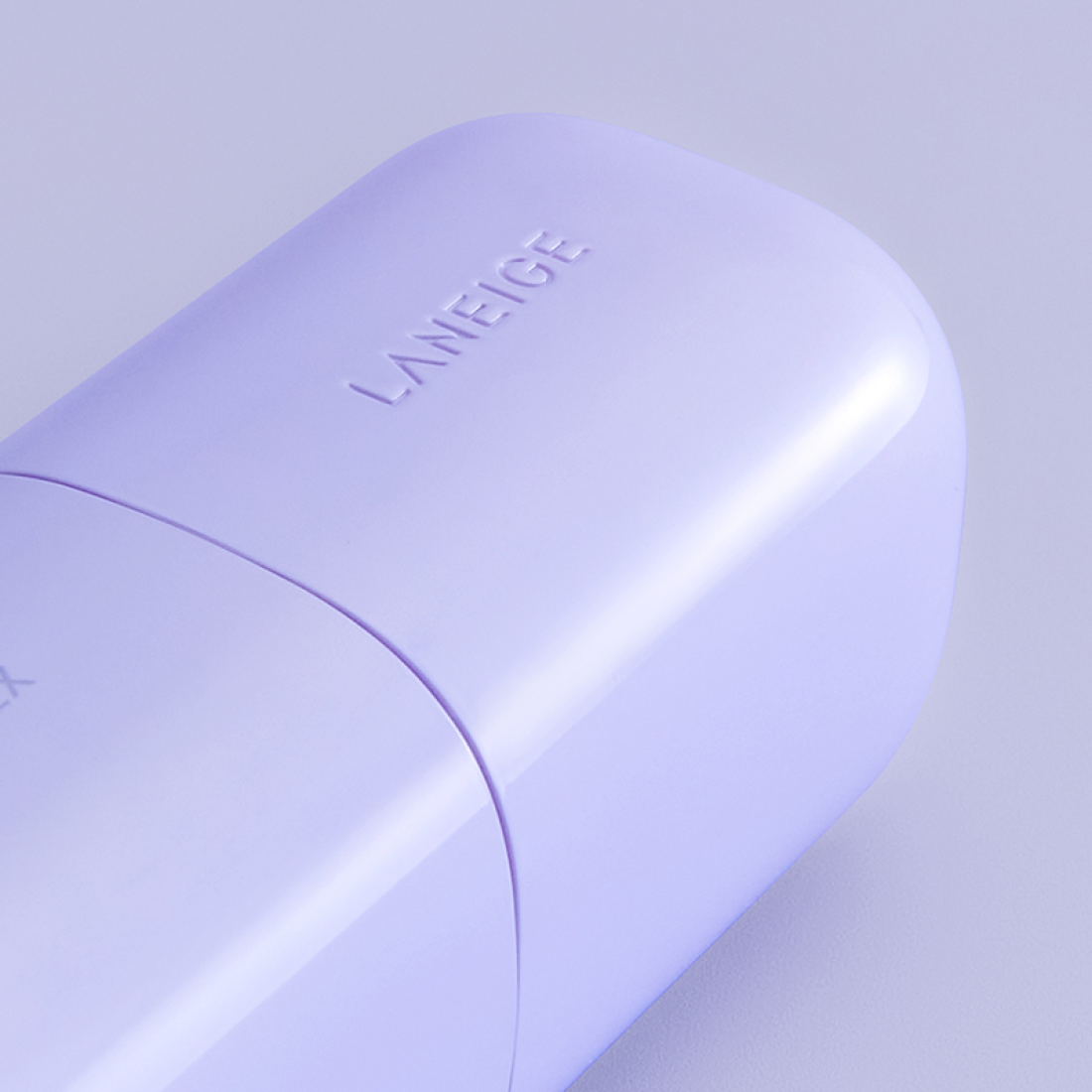Photo produit : LANEIGE Skin Veil Base SPF28/PA++ 30ml, flacon violet sur fond clair, marque LANEIGE visible.