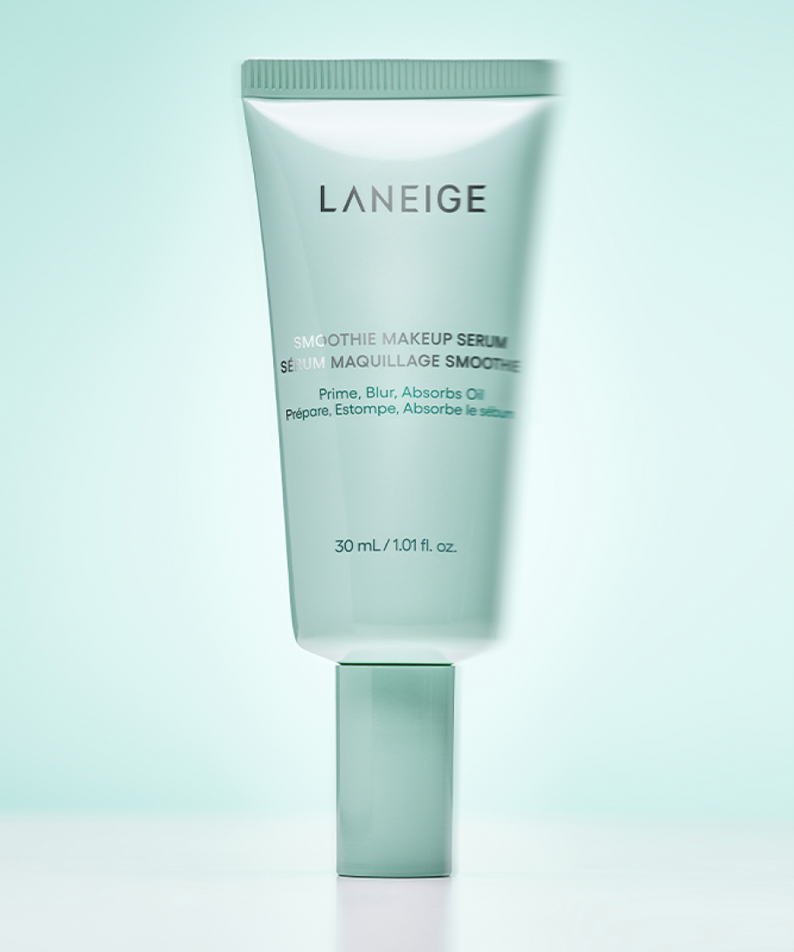 LANEIGE Smoothie Makeup Serum 30ml, tube cosmétique sur fond bleu clair, présentation produit de la marque LANEIGE.