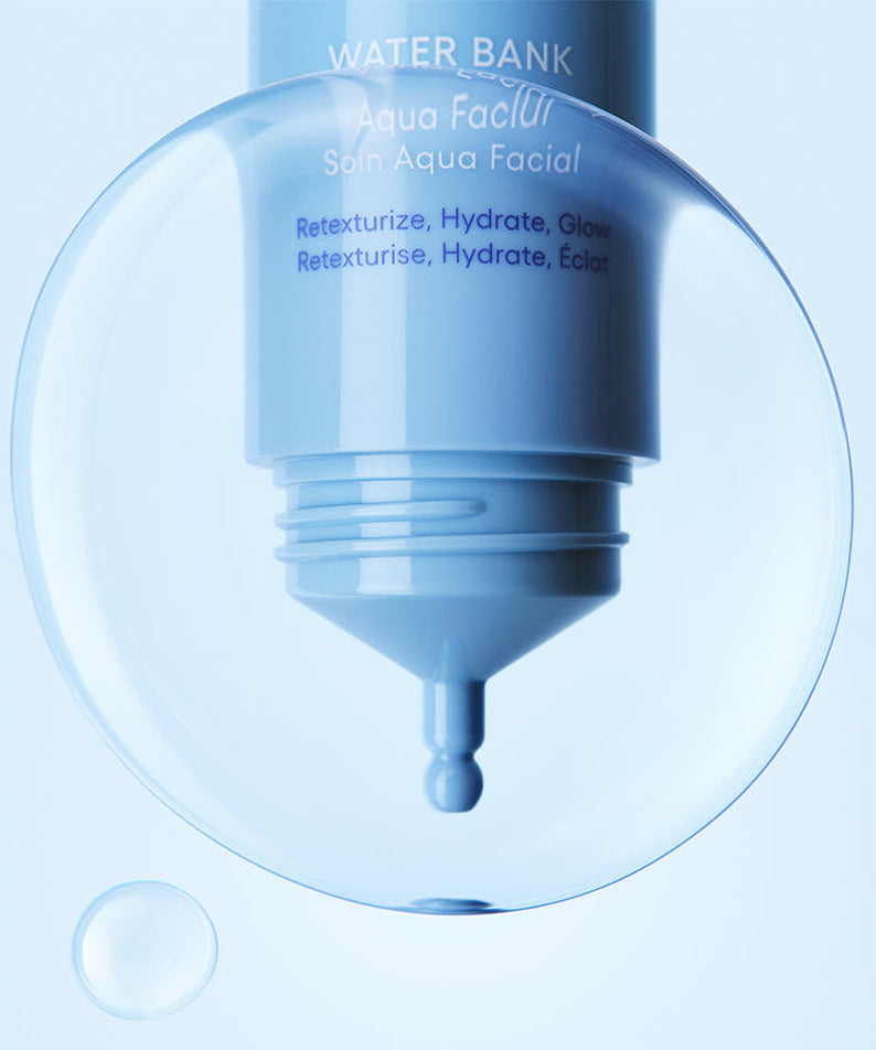 Décris l'image en français : LANEIGE Water Bank Aqua Facial Serum 30ml, flacon bleu sur fond aquatique, ambiance hydratation.