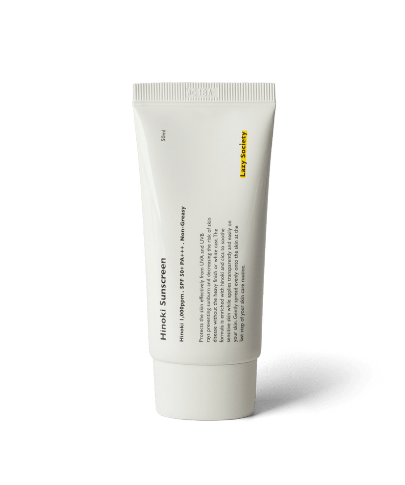 LAZY SOCIETY Hinoki Sunscreen SPPF 50+ PA+++ 50ml, tube crème solaire sur fond noir, marque et contexte produit