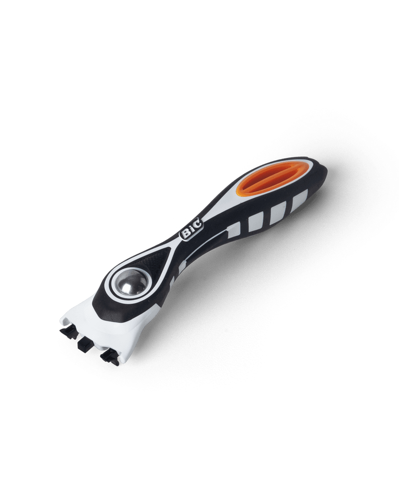 LAZY SOCIETY Shaving Handle de la marque LAZY SOCIETY, poignée de rasage noire et blanche sur fond noir.