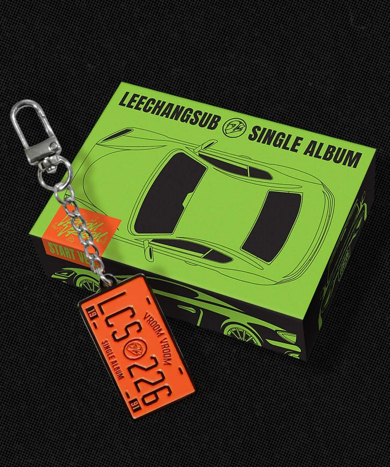 LEE CHANGSUB - SINGLE ALBUM [VROOM VROOM] (START ver.) (META) - Album Kpop, couverture verte avec porte-clés sur fond noir.