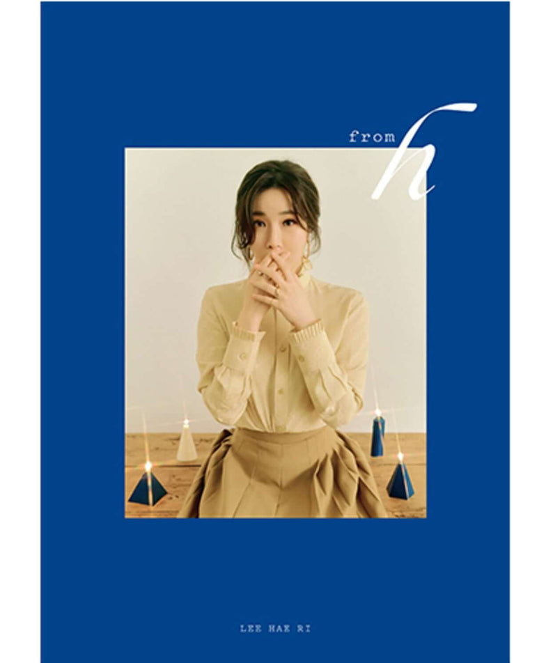 LEE HAERI - 2nd Album [FROM H] - Album Kpop, pochette avec Lee Haeri en tenue beige, fond bleu, ambiance festive
