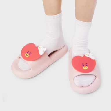 LINE FRIENDS BT21 On The Cloud Edition Slippers disponible sur Ma petite Coree, ton Eshop 100% K-beauty en direct de Seoul