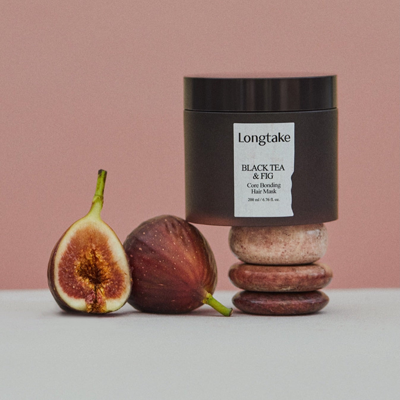 LONGTAKE Core Bonding Perfume Hair Mask Hair Pack 200ml, pot Longtake sur fond rose avec figue et thé noir