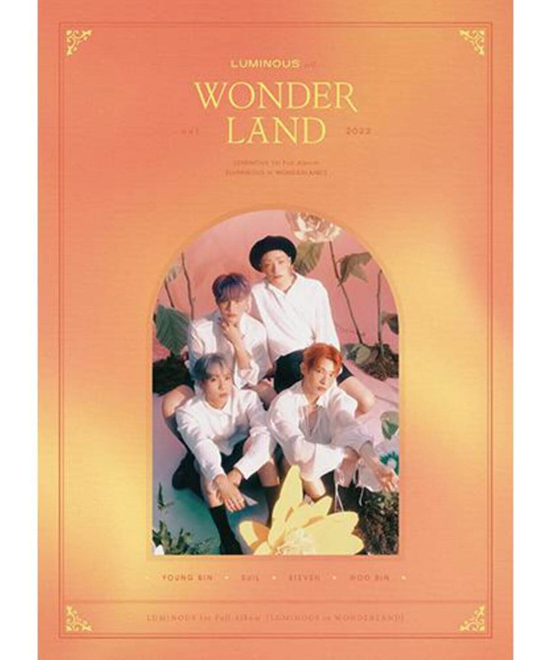 LUMINOUS - [LUMINOUS in WONDERLAND] - Album Kpop : couverture orange avec groupe en décor Wonderland, Kpop LUMINOUS