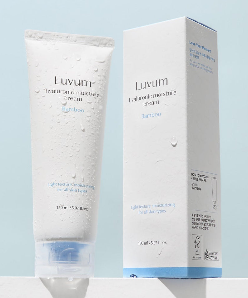 LUVUM Bamboo Hyaluronic Acid Moisture Cream 150ml +150ml, crème hydratante en tube avec boîte sur fond bleu clair