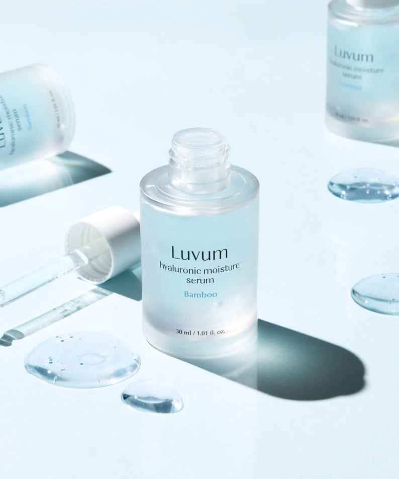 Décris l'image en français en mentionnant le produit, la marque et le contexte visuel — LUVUM Bamboo Hyaluronic Acid Moisture Serum Set 50ml/30ml