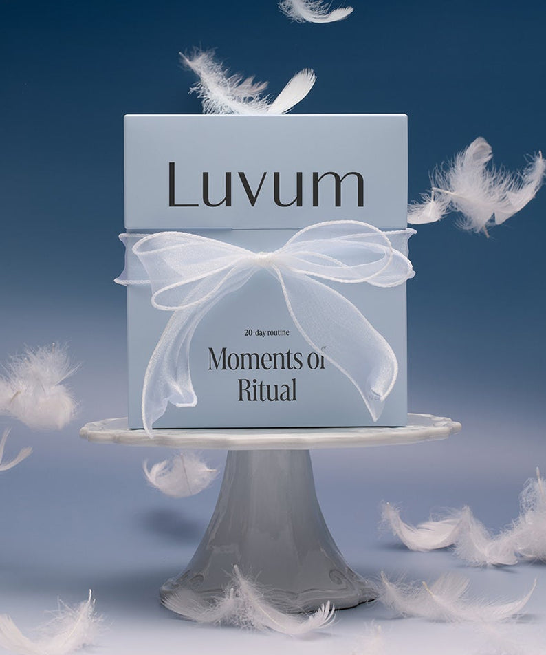 LUVUM Gel Mask Set (Soothing, Whiteing, Elasticity, Radiance, Moisture) 20 Sheets, boîte blanche, plumes sur fond bleu