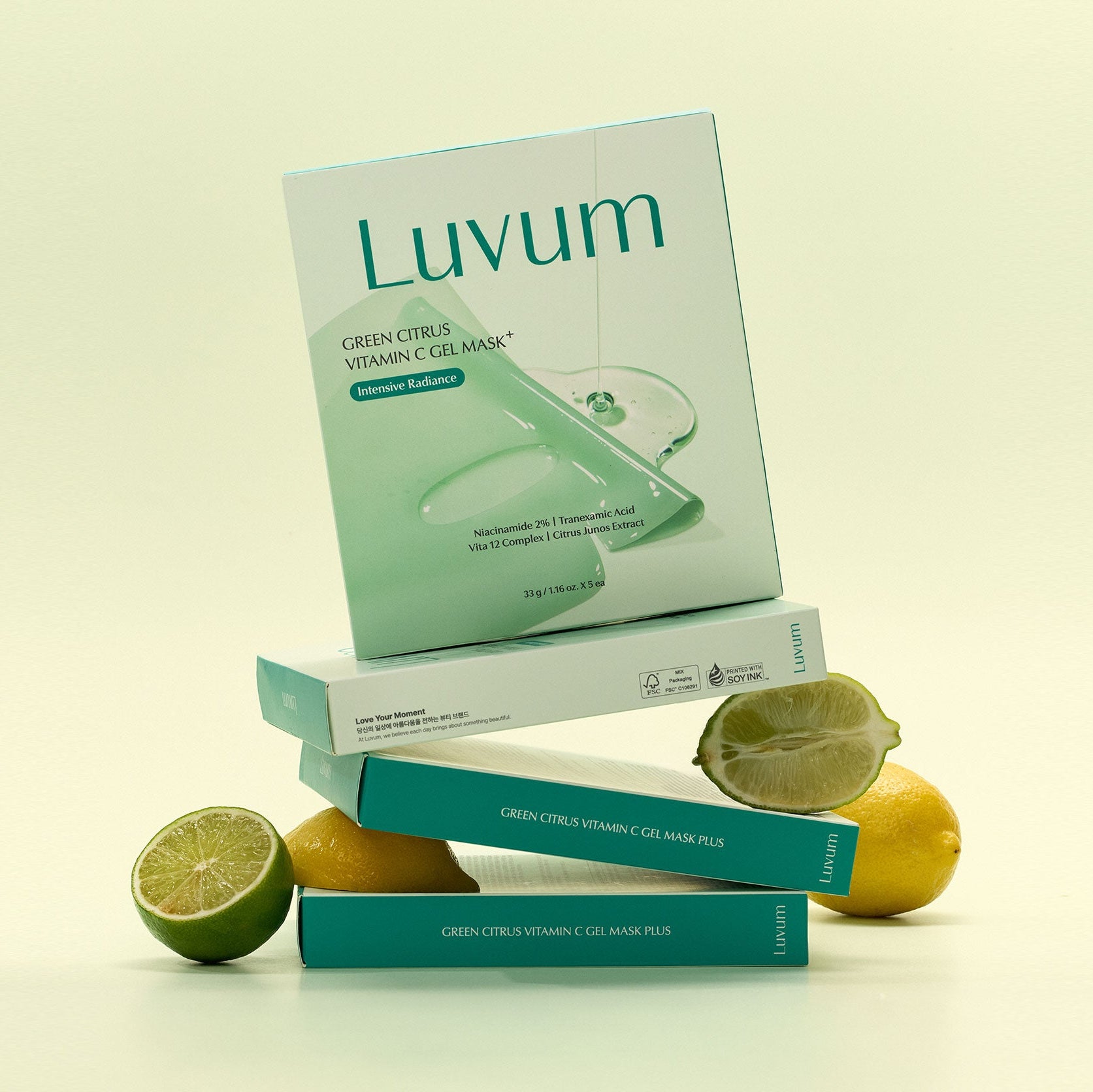 LUVUM Green Citrus Vitamin C Gel Mask Plus 5 Sheets, masque gel à la vitamine C, coffret vert, citrons sur fond clair.