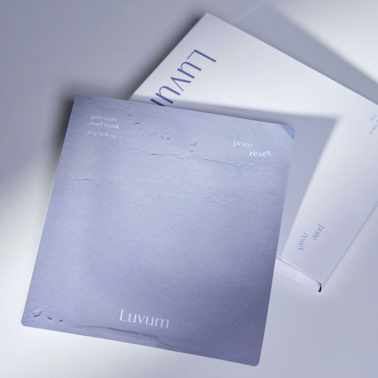LUVUM Pore Reset Mud Mask 5 Sheets, masques en feuille à l’argile sur fond pastel, marque Luvum visible