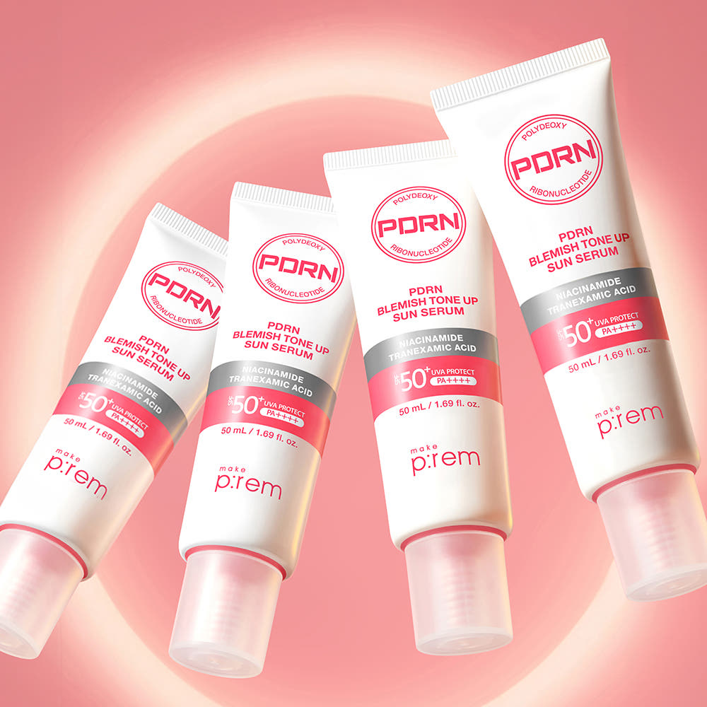MAKE P:REM PDRN Blemish Tone-Up Sun Serum SPF 50+ PA++++ 50ml, flacons sur fond rose, produits de la marque MAKE P:REM
