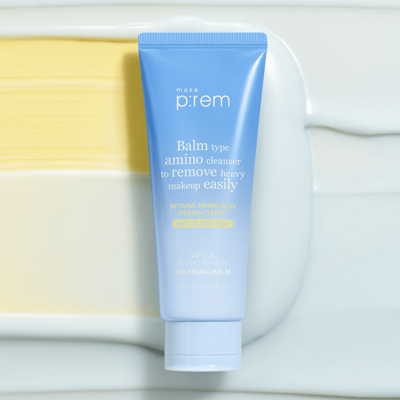 MAKE P:REM  Safe Me Amino Refresh Cleansing Balm 100ml en tube bleu, sur fond crème et blanc, toile de bain.