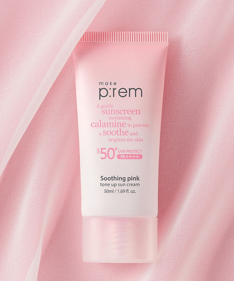 MAKE P:REM Soothing Pink Tone-Up Sunscreen SPF 50+ PA++++ 50ml en tube sur fond rose, protection solaire élevée, soin apaisant.