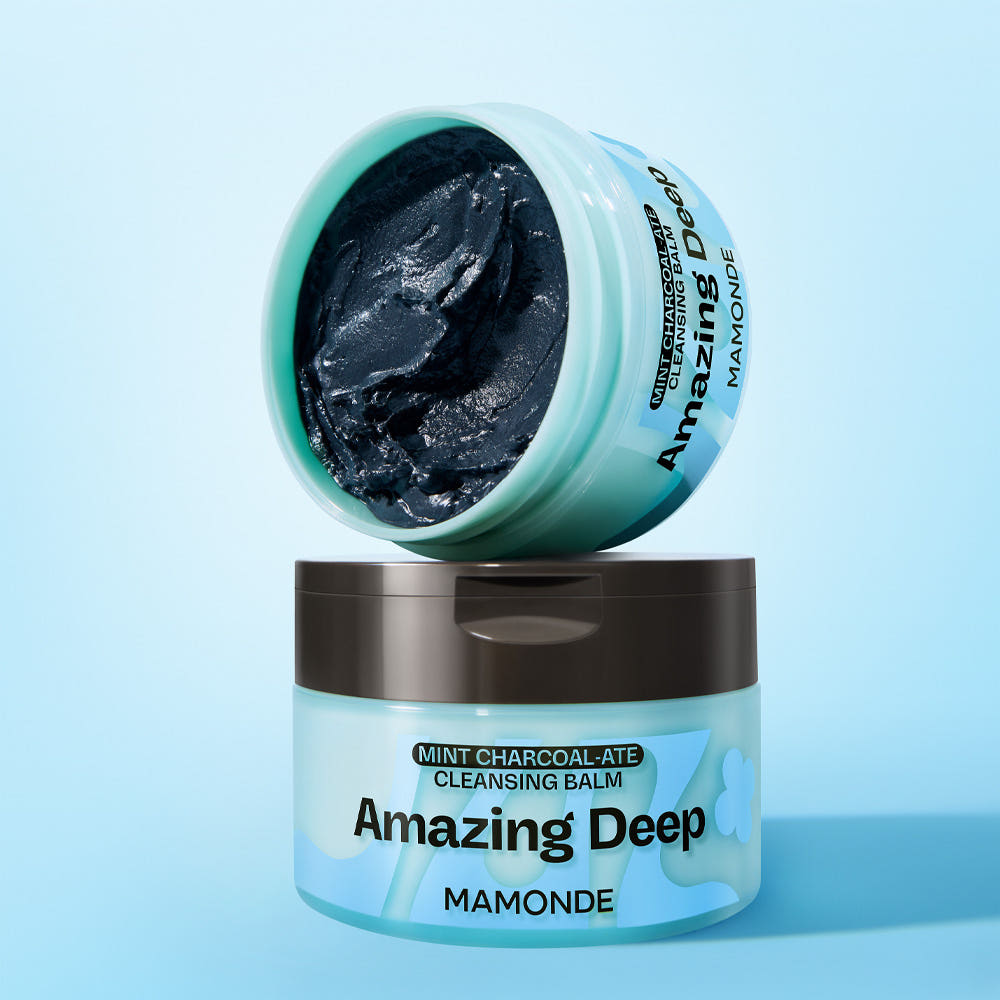 MAMONDE Amazing Deep Mint Chocolate Cleansing Balm 90ml, pot bleu menthe et noir sur fond bleu, produit en vue rapprochée.