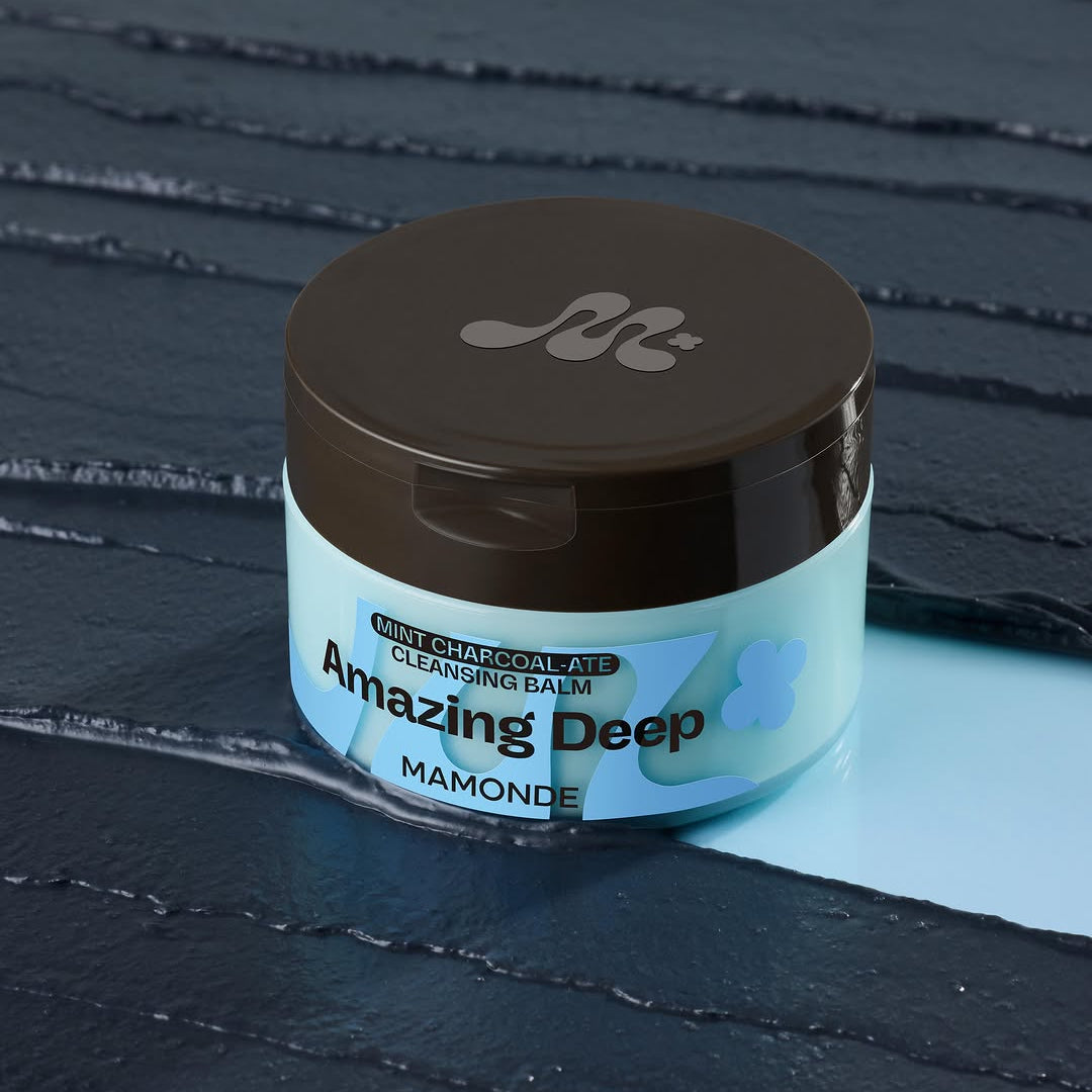 MAMONDE Amazing Deep Mint Chocolate Cleansing Balm 90ml, pot sur fond bleu, marque MAMONDE, texture nettoyante menthe-chocolat