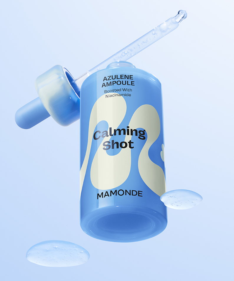 Flacon de MAMONDE Calming Shot Azulene Trace Moisture Ampoule 50ml avec gouttes d'eau bleu clair