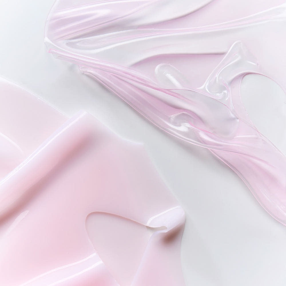 MAMONDE Flora Glow Rose Hydrogel Mask 1 sheet, masque en gel rose sous blister, sur fond clair, gros plan.