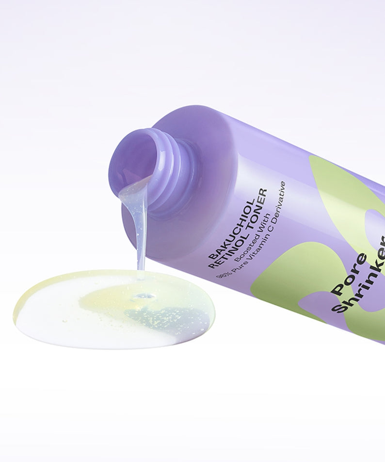 Flacon incliné de MAMONDE Pore Shrinker Bakuchiol Retinol Toner 200ml avec liquide transparent s'écoulant.