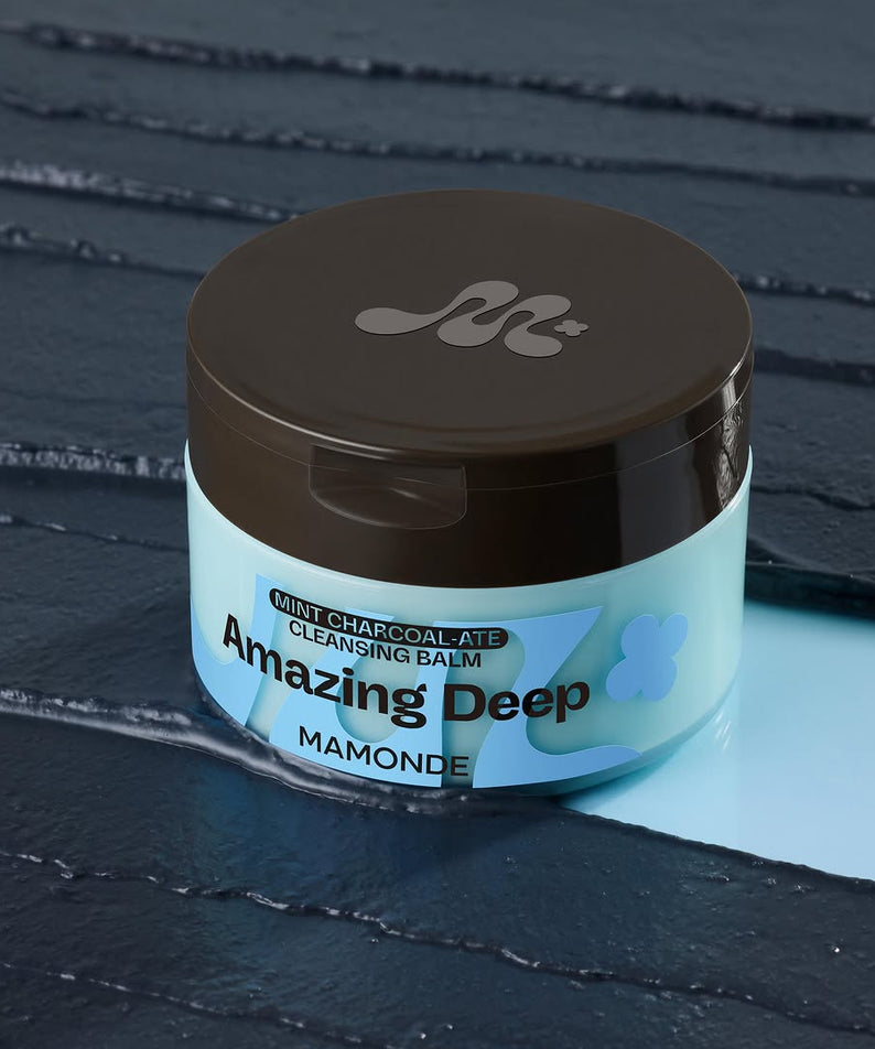 MAMONDE Amazing Deep Mint Chocolate Cleansing Balm 90ml sur une surface texturée, produit de soins de la peau des pores.