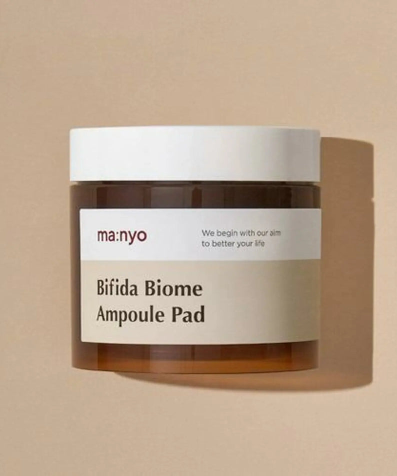Pot de MANYO Bifida Biome Ampoule Pad 70 Sheets, élégant et moderne, posé sur un fond beige.
