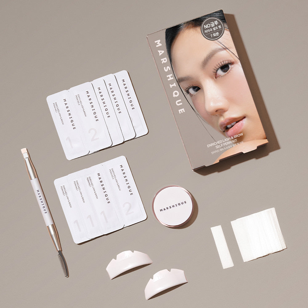 MARSHIQUE Enriched Lash & Brow Self-Perm Kit, kit marquage et applicateur sur fond beige, démonstration visuelle produit MARSHIQUE