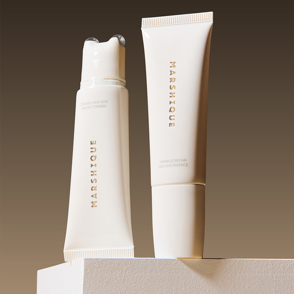 MARSHIQUE Wrinkle Repair Guasha Essence 45ml, crème lissante de la marque MARSHIQUE, sur fond beige studio.
