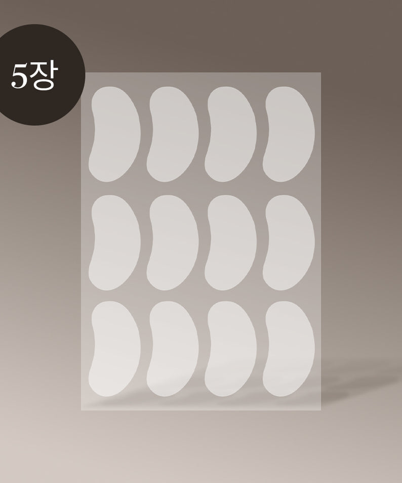 MARSHIQUE Wrinkle Repair Nasolabial Fold Patch sur fond neutre, marque visible, patchs blancs en forme ovale